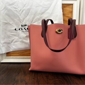Coach tote with inside zipper pocket.